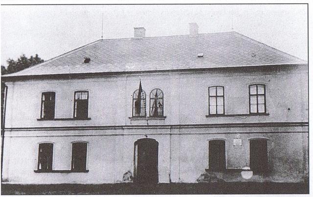 Budova německé obecní školy a četnické stanice v Habartově