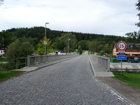Silniční most přes Vltavu na okraji Vyššího Brodu