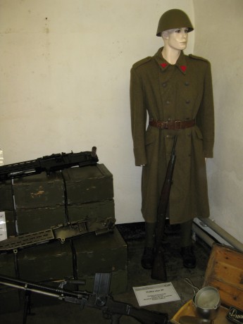 Uniforma čs. vojáka a ruční zbraně