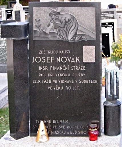 Pardubičky - hrob inspektora FS II. tř. Josefa Nováka